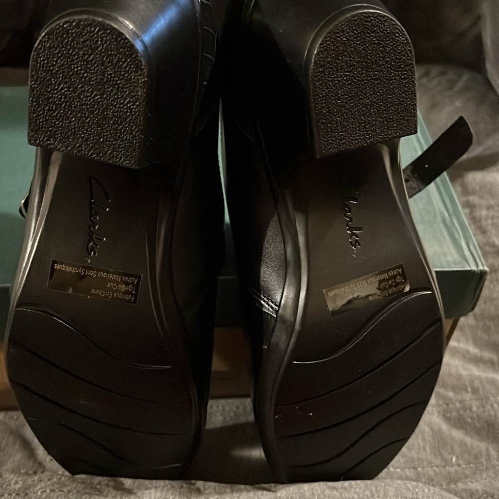 Clarks Black Croc-Patterned Mary Jane Shoes - Picture 5 of 5